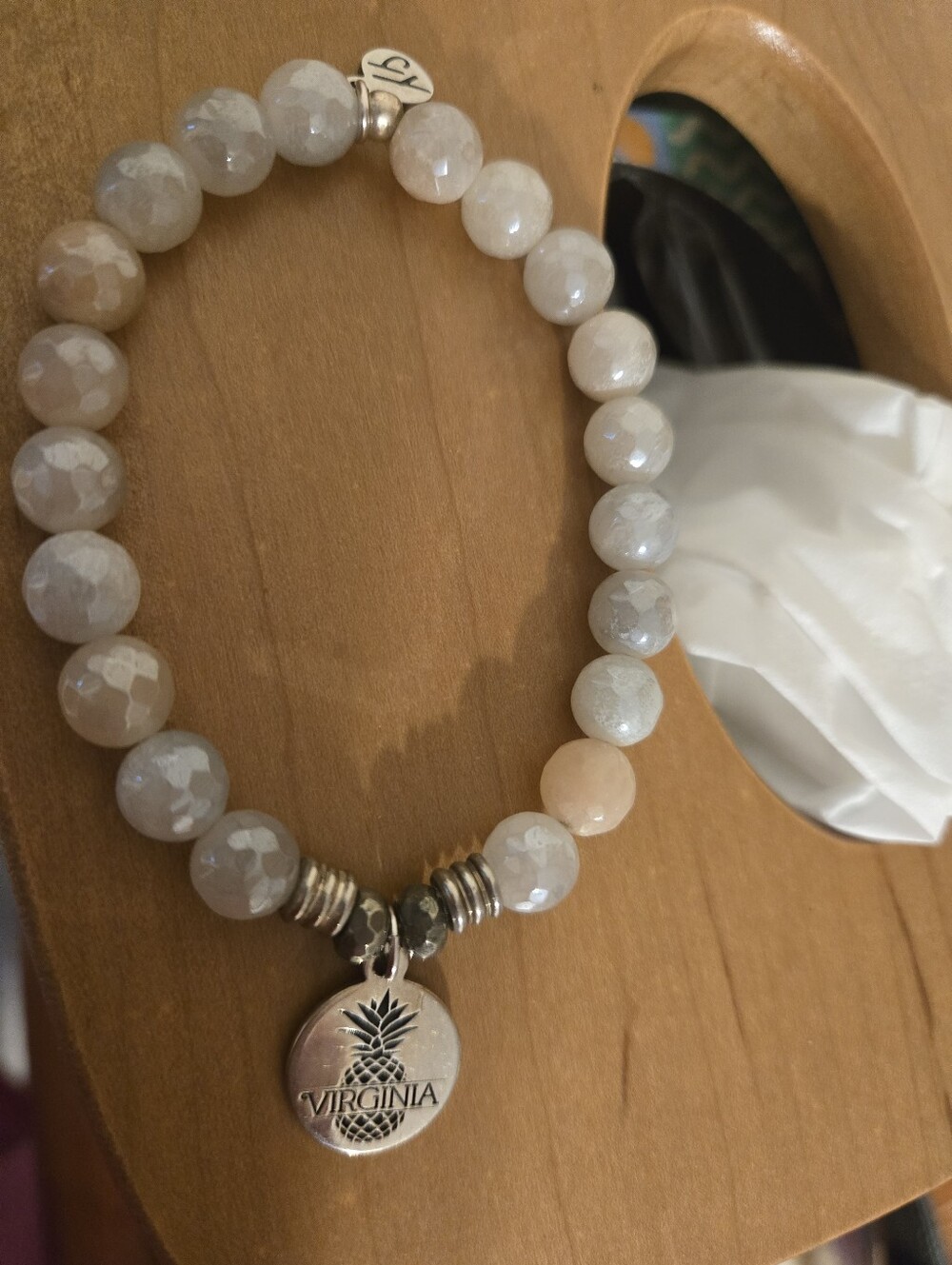 Tjazelle Faceted Bead Bracelet with Pineapple/Virginia Charm Neutral